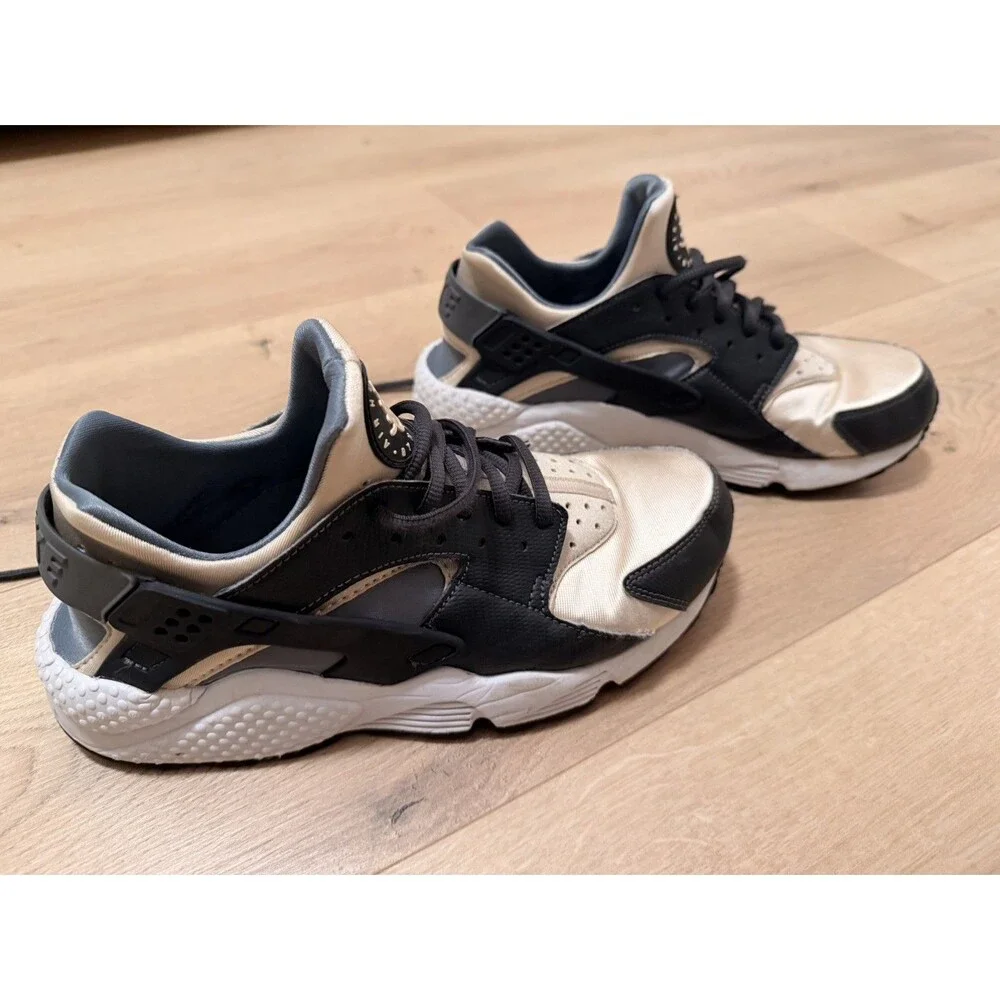 Nike Air Huarache Run Size 9.5 Womens Shoe 634835-019 Oatmeal Grey Running Shoe